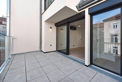 ERSTBEZUG mit hofseitiger Terrasse! Drei-Zimmer-Dachgeschoß in renovierter Liegenschaft