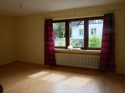 Geschmackvolle 2-Raum-Maisonette-Wohnung mit Balkon und Einbauküche in Königswinter