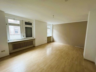 !!! Tolle 4-Zimmer-Altbau-Wohnung - WGs Willkommen !!!