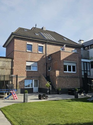 2500 € - 295 m² - 7.0 Zi.