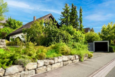 Familienfreundliches Einfamilienhaus mit Einliegerwohnung und Garage