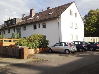 Helle renovierte 3 Zimmer DG-Wohnung mit Sonnen-Balkon in Refrath