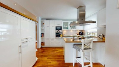 Ohne Provision und ab sofort frei! Freistehendes 2-FH mit 5,5-Zi.-Maisonette plus 3 Zi.-WE im EG