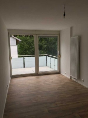 3,5-Zimmer-Wohnung mit Balkon und Küche