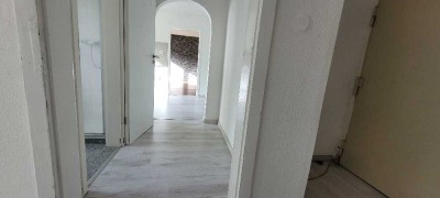 Schöne 2,5-Zimmer Wohnung, Küche, Diele, Bad