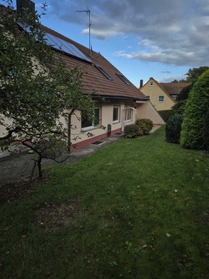 Geräumiges 8-Zimmer-Haus mit 2 Garagen in Kammerstein