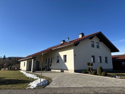 Geräumiges, attraktives, modernisiertes Einfamilienhaus mit geh. Innenausstattung und EBK