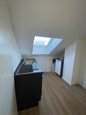 Erstbezug nach Sanierung: Charmante 2-Zimmer-Dachgeschosswohnung in Böblingen