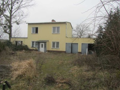 Grundstück mit Wohnhaus in Köthen; Mindestgebot: 3.000 €; Einzelheiten siehe Exposee!!