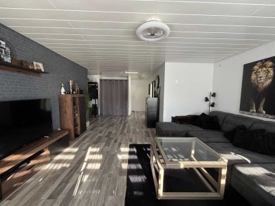 Hochwertige, helle 3-Zimmer-DG-Wohnung mit Balkon & Tiefgarage in Schwaikheim