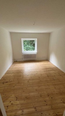Zum 16.10.2025 - Sanierte 2 Zimmer Wohnung mit modernem Duschbad