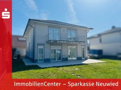 Neuwertiges, freistehendes EFH mit großem Garten und PKW-Garage