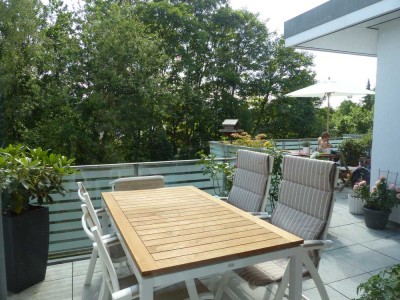Helle, großzügige Penthouse-Wohnung in Hamburg, Othmarschen
