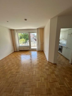 Erstbezug nach Renovierung : Stilvolle Mietwohnung in zentraler Lage mit Aufzug & Tiefgarage !