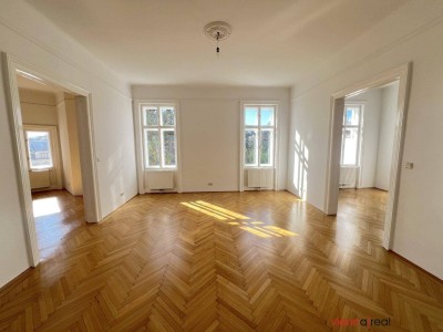 Schöne 4,5 Zimmer Altbau-Villenetage mit Wintergarten und Gartennutzung