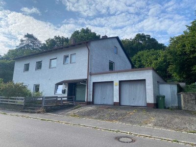 Wohnhaus mit Potential und großem Grundstück in Nittendorf