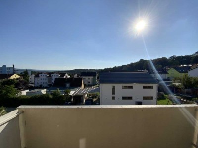 Renoviertes und clever geschnittenes 1-Zimmer-Apartment mit Balkon und neuer Einbauküche