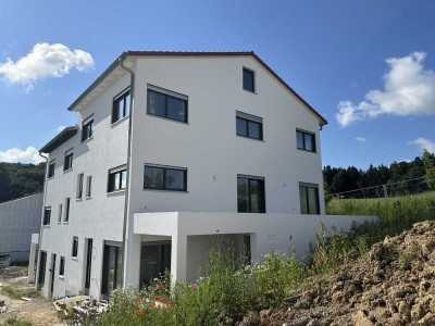 Moderne möbelierte Neubau-2-ZKB mit Fußbodenheizung, elektr. Rollläden, Küche in ruhiger Lage!