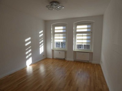 Whg in ruhiger Lage mit Balkon, 1. OG, EBK, Stellplatz möglich