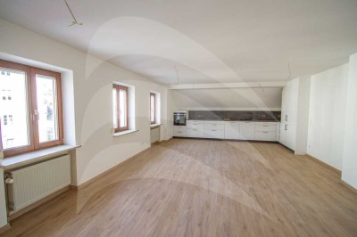 Wohnen mit Stil: Außergewöhnliche 5-Zimmer-Dachgeschosswohnung im wunderschönen Stadtteil Hals