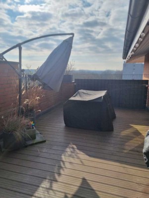 Helle 2,5-Raum-Penthouse-Wohnung mit Dachterrasse und moderner EBK in Glinde