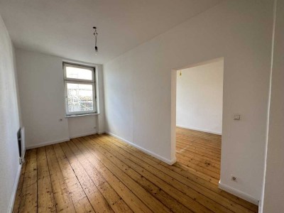 *Offenbach*-2-Zimmer EG Wohnung mit EBK im Hinterhaus