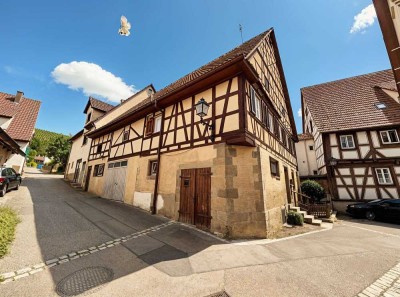 Fachwerkhaus mit Scheune im Märchenviertel von Weinstadt