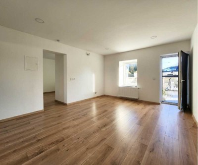 Moderne 2-Zimmer Erdgeschosswohnung mit Terrasse in Damflos zu vermieten