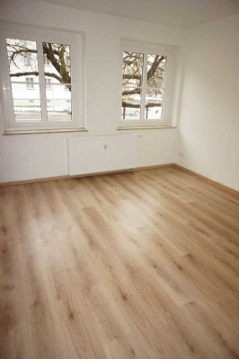 Frei ab 1.11.25 - Helle Whg. im 2. OG + Bad mit Fenster