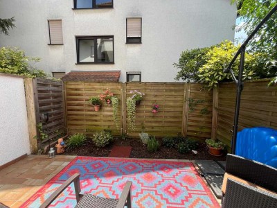 Helle Erdgeschoßwohnung mit großer Terrasse