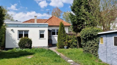 Opulentes Grundstück mit Vintage-Bungalow in Nürnberg-Altenfurt