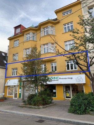 Großzügige 5-Zimmer Altbauwohnung mit Terrasse