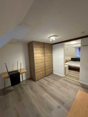 Großzügige 6-Zimmer-Wohnung mit neuer Einbauküche und zwei Bädern zu vermieten