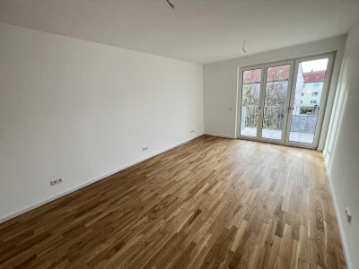 **Kaltmietfrei im 1. Monat - 2 Raumwohnung mit Balkon und EBK- Ideal für Zwei - WE40**