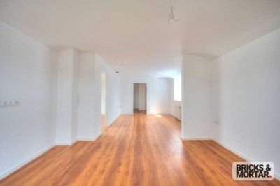 Helle großzügige Dachgeschosswohnung 3 Zimmer renoviert & einzugsbereit in Bellenberg
