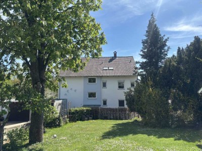 Großzügige 4-Zimmer-DG-Wohnung mit sonnigem Gartenanteil