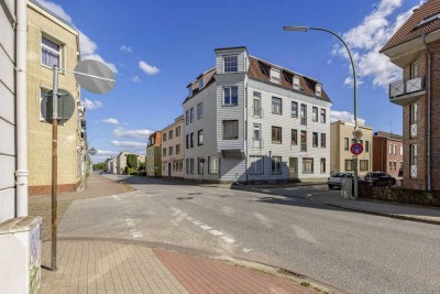 Solide Kapitalanlage in Elmshorn: Vermietete 3-Zi.-Whg. mit Staffelmiete und Balkon