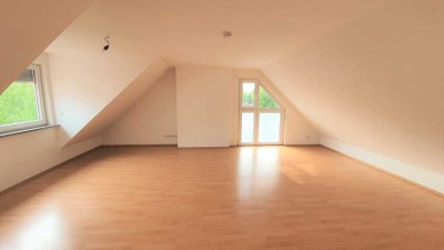 Moderne und lichtdurchflutete 3-Zimmer-DG-Wohnung in Friedberg-West