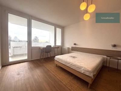 Schönes WG-Zimmer in renovierter, möblierter 4-Zimmerwohnung mit Loggia in München-Großhadern