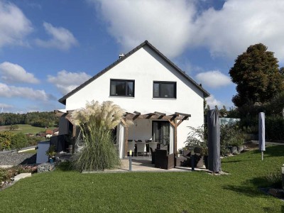 WOHNEN AUF ZEIT - Elegantes Einfamilienhaus mit 6 Zimmern und Garage in Syrgenstein