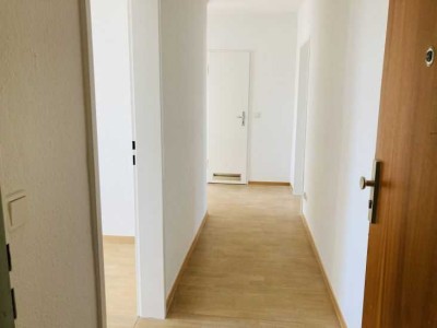 + 3 Zimmer mit Balkon +