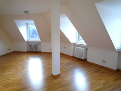 ***D´dorf-Urdenbach, pfiffige & lichtdurchflutete 2 Zi. im Atelierstil inklusive moderner EBK !***
