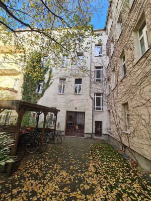 Wieder Verfügbar: Helle Altbauwohnung mit 3 Zimmern und Balkon und 3,5m Deckenhöhe im Florakiez