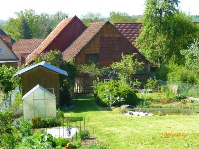 Resthof mit großem Garten und Wirtschaftsgebäude in Gleichen