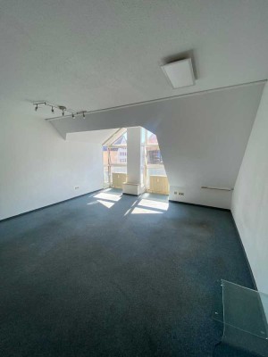 Großzügige 2 - Zimmerwohnung im Zentrum von Bayreuth zu vermieten