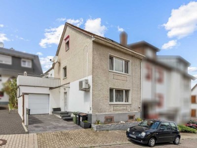 Saniertes und großzügiges Einfamilienhaus mit Garten, Terrasse und Garage in Berghausen