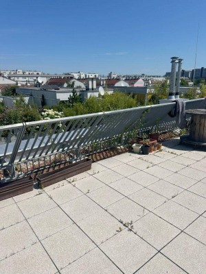 Spät-Sommer auf der großen Dachterrasse genießen - Nähe Kirchenplatz Atzgersdorf.