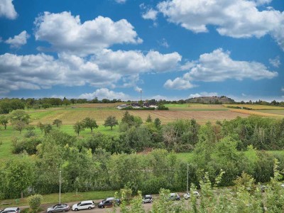 Wohnung mit Aussichtsbalkon in ruhiger Lage