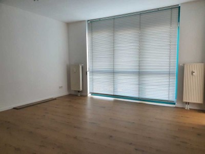 Tolle 35 m²-Wohnung (WZ, Küche, Bad) NEU eingerichtet, Balkon, Aufzug, TG-Stellpl., TOP-Lage