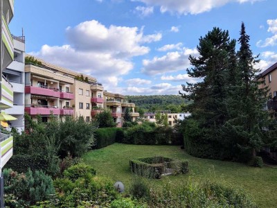 Stilvolle, vollständig renovierte 2-Zimmer-Wohnung mit Balkon und EBK sowie 1 Garage Provisionsfrei